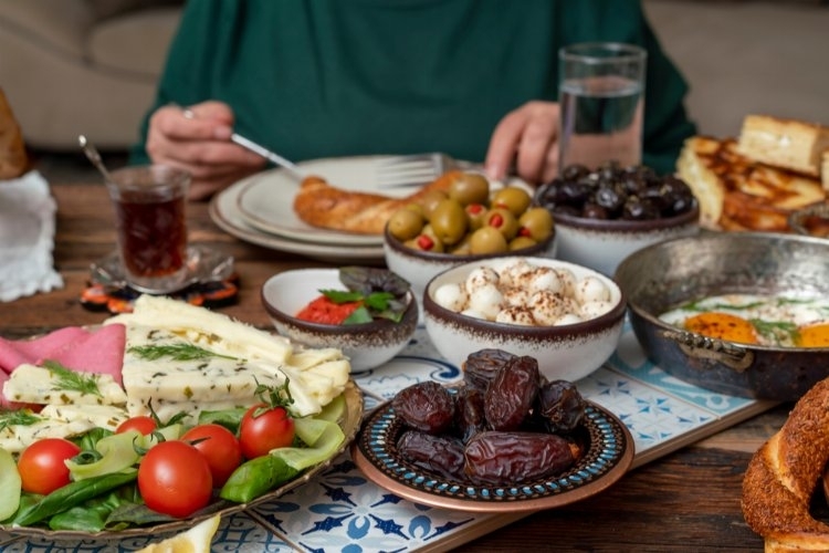 Ramazan Ayında Sağlıklı Beslenme İçin Tatlı ve Pide Tüketimine Dikkat!