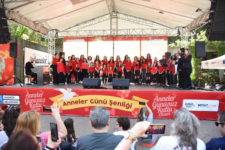 Anneler günü Kadıköy'de coşkuyla kutlandı!